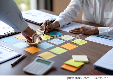 close shot businessman pointing finger at sticky note on table close shot businessman pointing finger at sticky note on table 137939568