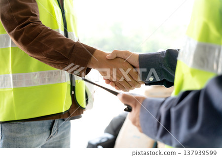 Contractors  Supervisors and Project Owners are shaking hands to congratulate 137939599