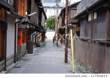 Scenes and streetscapes of the back streets of Gion, Kyoto. 137940654