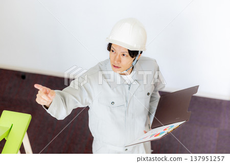A businessman wearing work clothes A businessman wearing work clothes 137951257