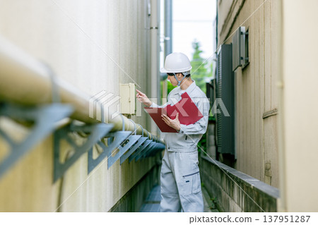 Workers working at a construction site Workers working at a construction site 137951287