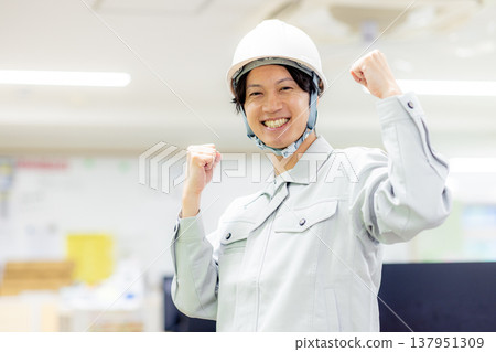 男人在工作 137951309