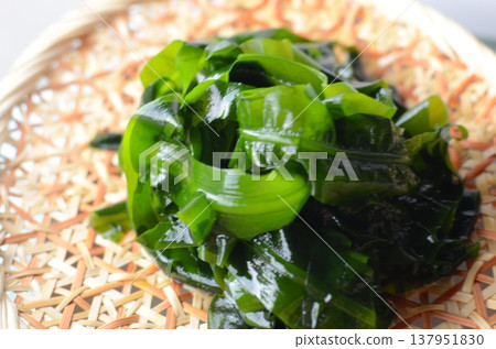 seaweed seaweed 137951830