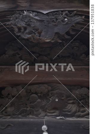 Magnificent carvings at Matsunogo Yasaka Shrine in Togane City, Chiba Prefecture Magnificent carvings at Matsunogo Yasaka Shrine in Togane City, Chiba Prefecture 137951838