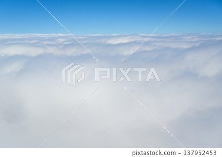 從空中俯瞰地球大氣層：藍色的地球 137952453