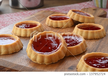 Strawberry tart Strawberry tart 137952724