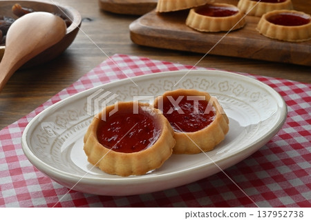 Strawberry tart Strawberry tart 137952738