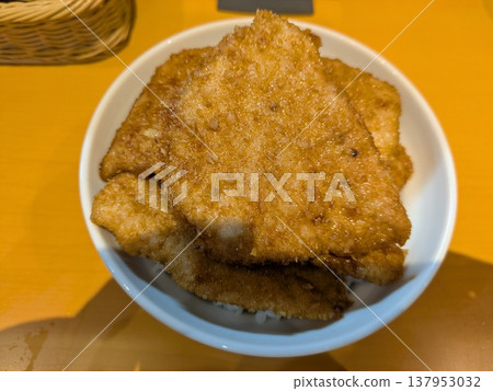 草路豬排丼 137953032