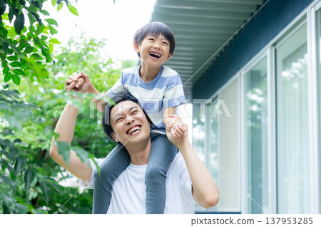 年輕的家庭，我的家 137953285