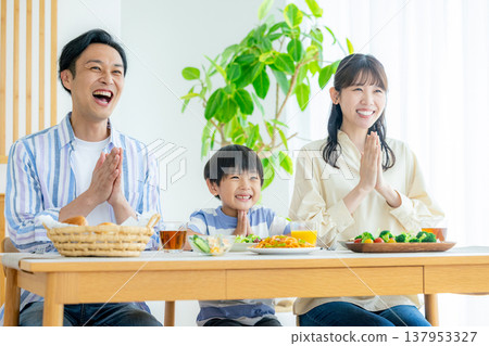 Young family, meal, dining table Young family, meal, dining table 137953327