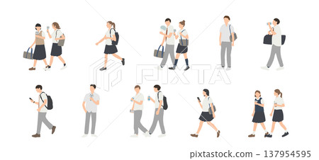 暑假期間高中生(男生和女生)上下學的場景(走路、使用智慧型手機、交談、喝水) 暑假期間高中生(男生和女生)上下學的場景(走路、使用智慧型手機、交談、喝水) 137954595