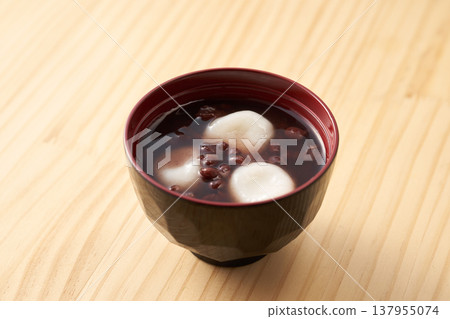 Shiratama Zenzai (rice flour dumplings in sweet red bean soup) - Image Shiratama Zenzai (rice flour dumplings in sweet red bean soup) - Image 137955074