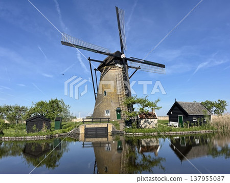 Windmill network of Kinderdijk-Elshaut, The Netherlands Windmill network of Kinderdijk-Elshaut, The Netherlands 137955087
