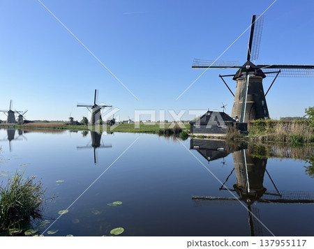 Windmill network of Kinderdijk-Elshaut, The Netherlands Windmill network of Kinderdijk-Elshaut, The Netherlands 137955117