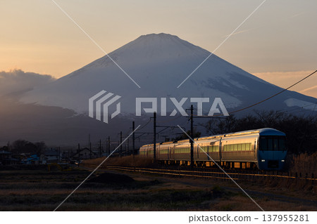 餘暉中的維梅爾藍 餘暉中的維梅爾藍 137955281