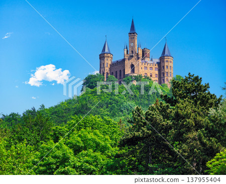 在風扇靜態路線的Hohenzollern城堡 137955404