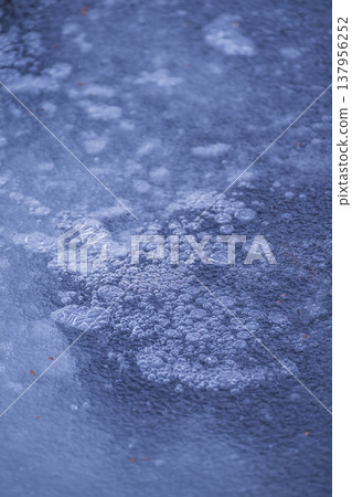 Frozen river 137956252