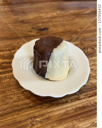 Canelé de Bordeaux - A sweet treat to reward yourself Canelé de Bordeaux - A sweet treat to reward yourself 137956432