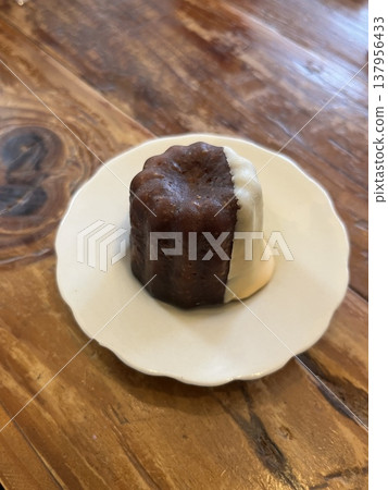 Canelé de Bordeaux - A sweet treat to reward yourself 137956433
