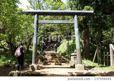Oyama Akira Shrine進場27街的銅牌坊 Oyama Akira Shrine進場27街的銅牌坊 137956494