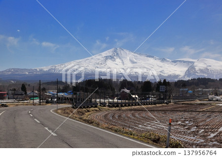 從鳥海綠線看到的鳥海山 137956764