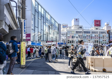 東京下北澤站世田谷的街景 137957525