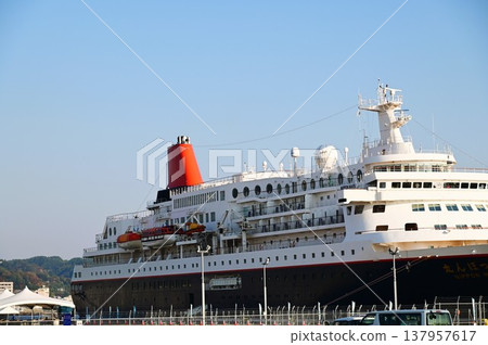 日本丸號遊輪停靠在宮古市藤原碼頭。 137957617