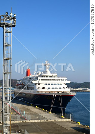 日本丸號遊輪停靠在宮古市藤原碼頭。 137957619