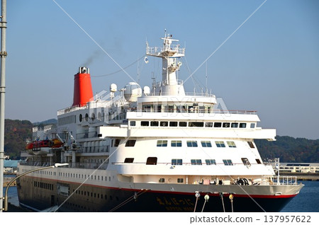 日本丸號遊輪停靠在宮古市藤原碼頭。 137957622