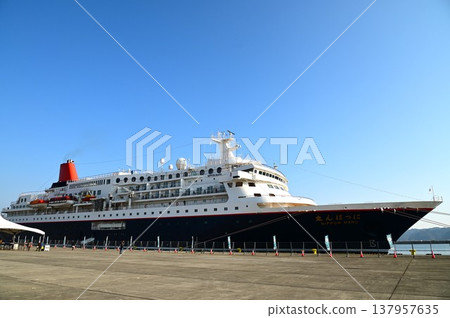 日本丸號遊輪停靠在宮古市藤原碼頭。 137957635