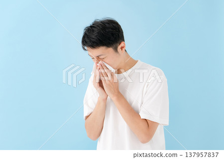 男性，流鼻涕，過敏 137957837