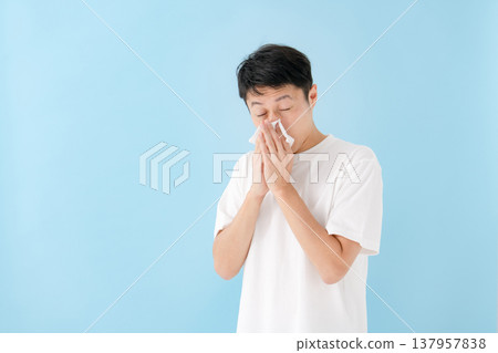 男性，流鼻涕，過敏 137957838