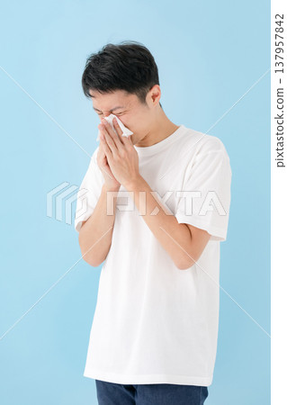 男性，流鼻涕，過敏 137957842