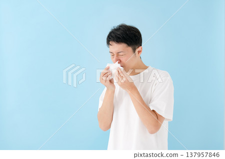 男性，流鼻涕，過敏 137957846