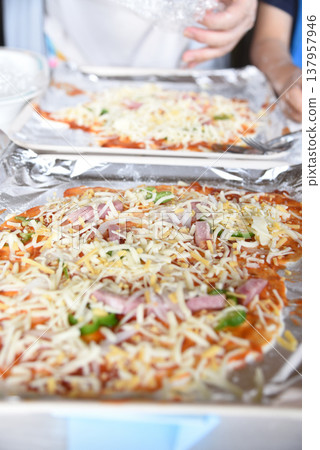 Making pizza with family Making pizza with family 137957946