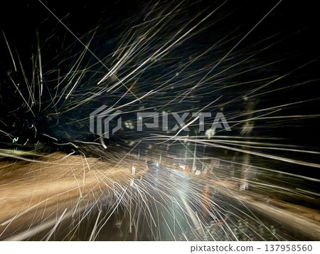 On a snowy night, an abstract light bulb glows brightly. 137958560