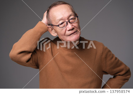 Senior man worried 137958574