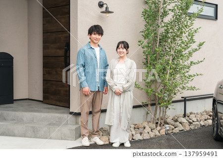 A couple / family who built a new home (mortgage) 137959491