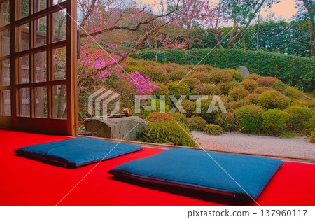 在旱地景觀花園中度過的時光 137960117