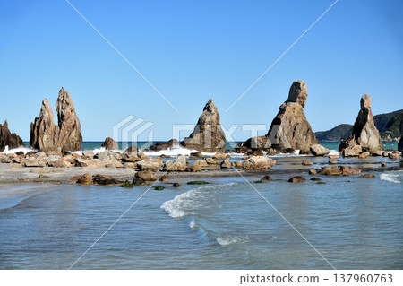 Hashiguiiwa [Kushimoto Town, Higashimuro District, Wakayama Prefecture] 137960763