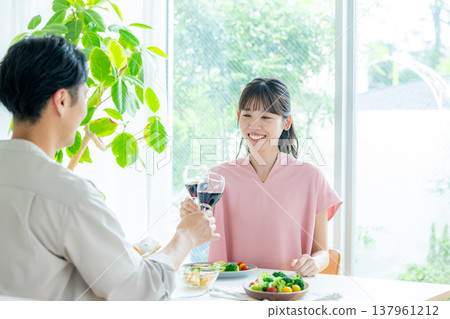 Couples drinking at home Couples drinking at home 137961212
