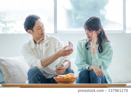 A couple fighting 137961278