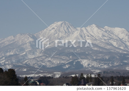 三月下旬:妙高山脈白雪皚皚 三月下旬:妙高山脈白雪皚皚 137961620