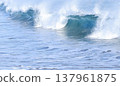 洶湧的波浪 137961875