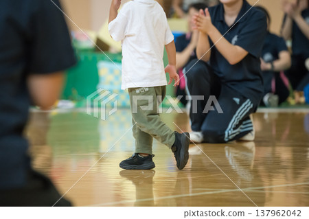 [幼兒園運動會障礙賽] 137962042