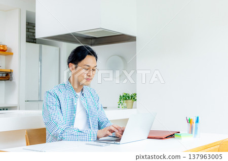 中間人到遠程辦公 137963005