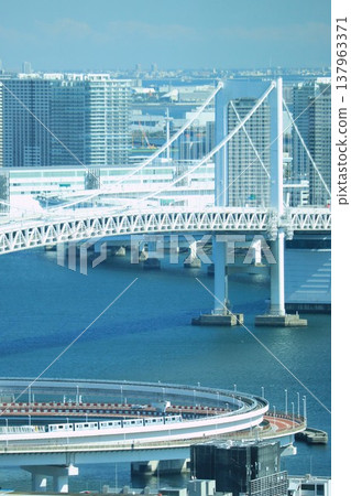 “彩虹橋”和“百合海鷗” “彩虹橋”和“百合海鷗” 137963371