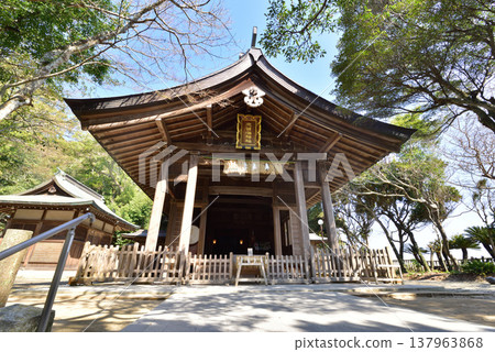 Shikaumi Shrine, Higashi Ward, Fukuoka City, Shikanoshima Island, offers great views of Uminonakamichi. Shikaumi Shrine, Higashi Ward, Fukuoka City, Shikanoshima Island, offers great views of Uminonakamichi. 137963868