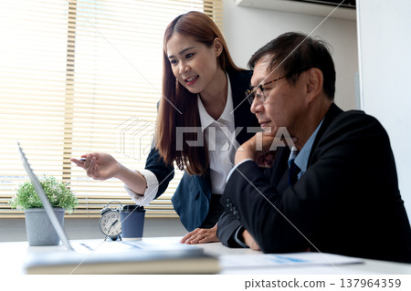 at the businesswoman consulting meeting The staff is explaining at the businesswoman consulting meeting The staff is explaining 137964359
