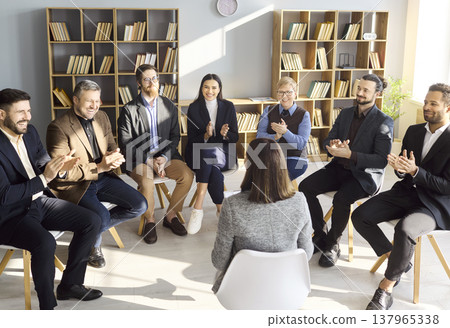 Business team applauding trainer after group coaching discussion in office circle 137965338